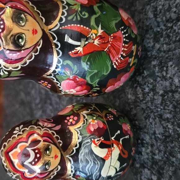 Vintage Russian Matryoshka 9 Piece Handpainted Nesting Wood Dolls - Picture 10 of 16